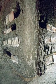 Le catacombe si svilupparono grazie anche alla consistenza del tufo e alla sua duttilit allo scavo.